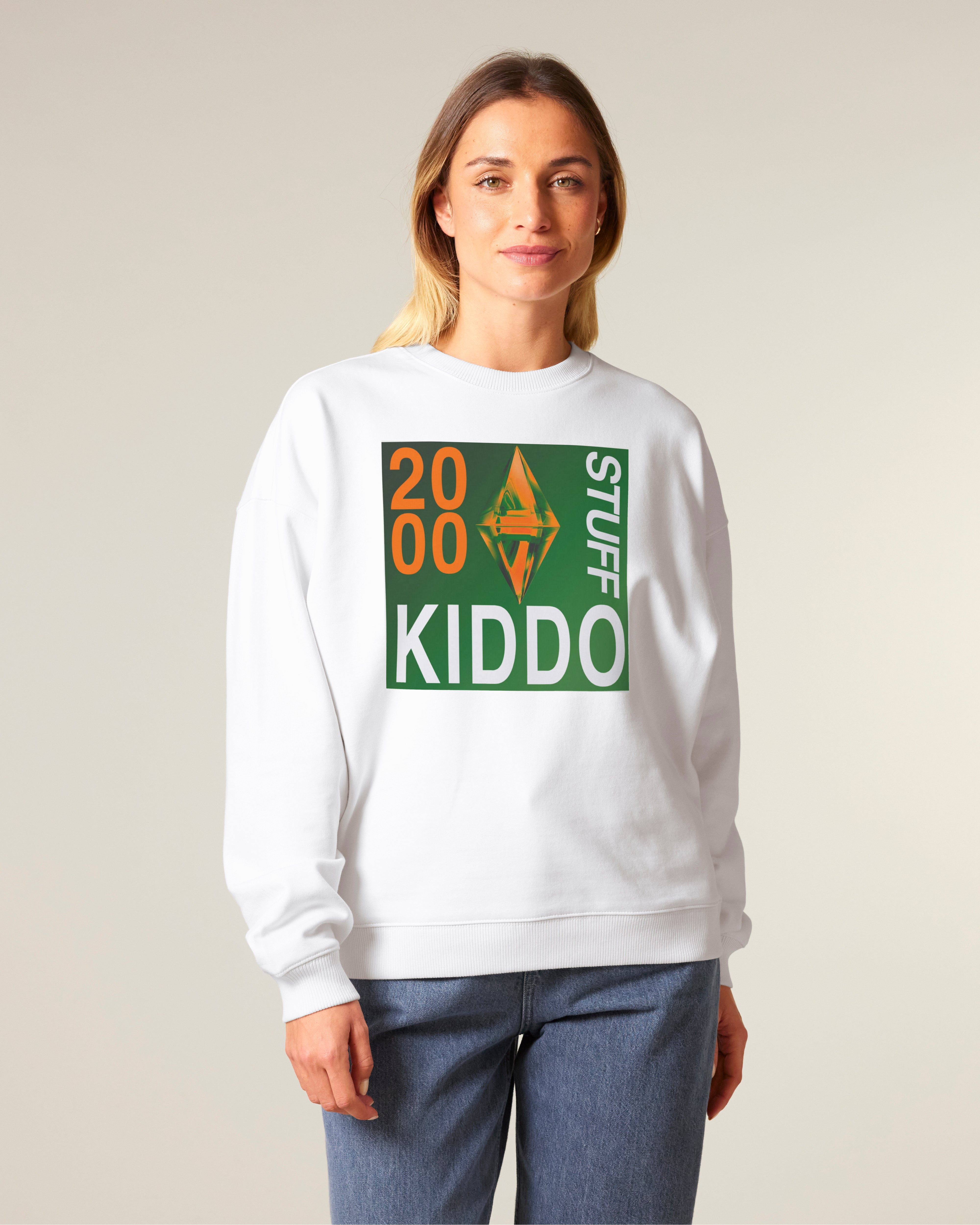 Oversized džemperis be gobtuvo „2000 Kiddo Stuff – Sims 2“ – moteris su originaliu baltu džemperiu