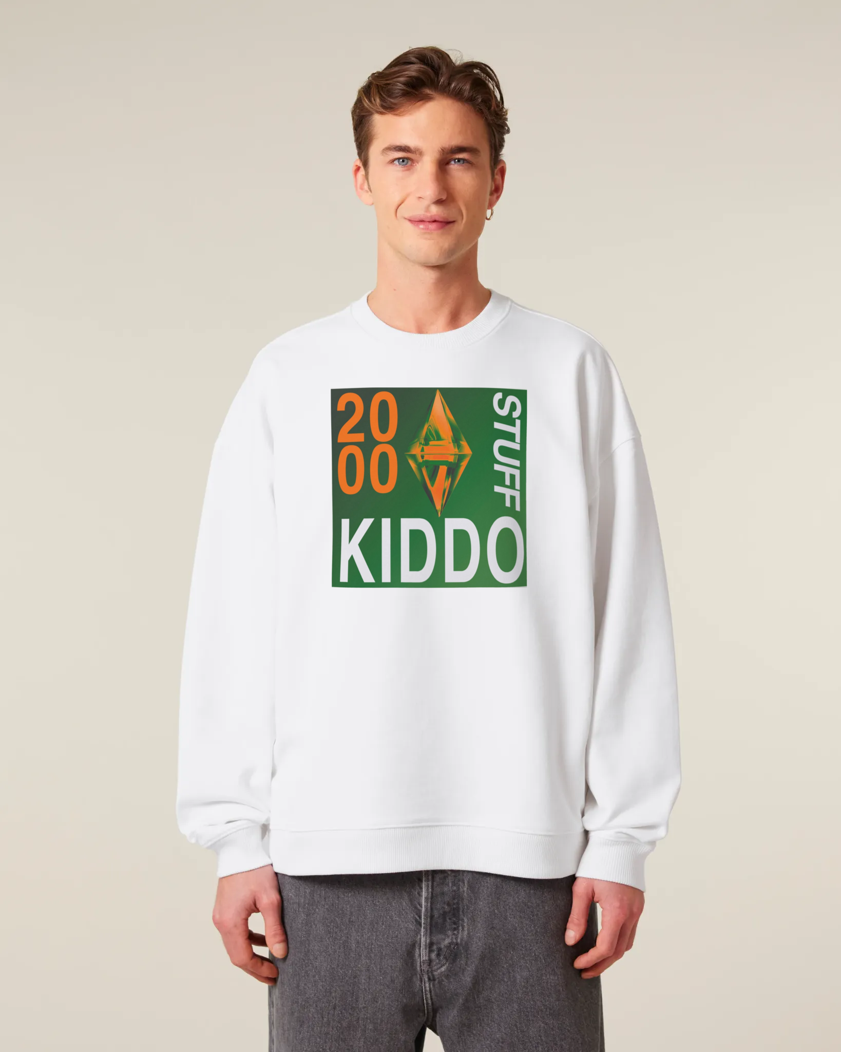 Oversized džemperis be gobtuvo „2000 Kiddo Stuff – Sims 2“ – vyras su originaliu baltu džemperiu